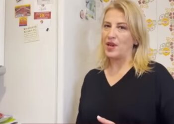 «Δεν γεμίζει το ψυγείο» – Δείτε το δακρύβρεχτο βίντεο της Ρένας Δούρου