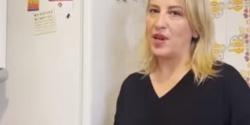 Alldaynews.gr «Δεν γεμίζει το ψυγείο» – Δείτε το δακρύβρεχτο βίντεο της Ρένας Δούρου