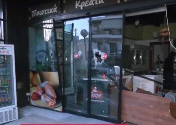 Ισχυρή έκρηξη  με δυναμίτη σε κατάστημα στη Νέα Ερυθραία – Βίντεο των αγνώστων με τη βόμβα