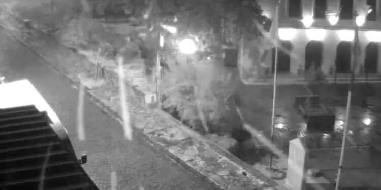 Alldaynews.gr Απίστευτο! Ελαφριά χιονόπτωση σε περιοχές της Θεσσαλονίκης στα μέσα Μαρτίου (video)