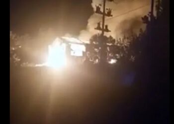 ΕΚΤΑΚΤΟ: Φωτιά τώρα σε εργοστάσιο στην Εθνική – Καίγεται μεγάλη έκταση, ακούγονται εκρήξεις (video)