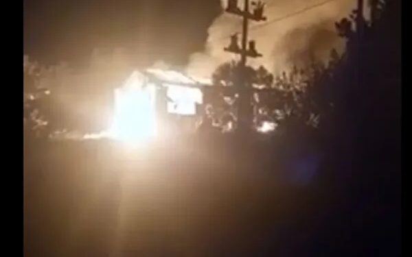 ΕΚΤΑΚΤΟ: Φωτιά τώρα σε εργοστάσιο στην Εθνική – Καίγεται μεγάλη έκταση, ακούγονται εκρήξεις (video)