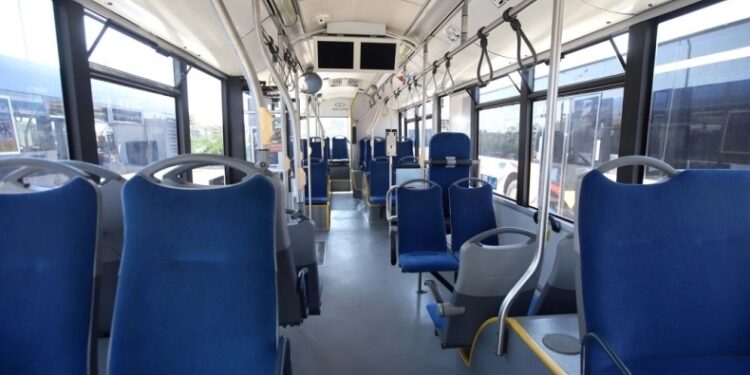 Alldaynews.gr Απίστευτο περιστατικό στη Θεσσαλονίκη: Λεωφορείο ακινητοποιήθηκε και οι επιβάτες βγήκαν σπάζοντας τα τζάμια