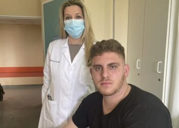 «Επίγειος άγγελος»: Ο 20χρονος Ανδρέας που έσωσε 10 ανθρώπους μέσα από το βαγόνι «2»