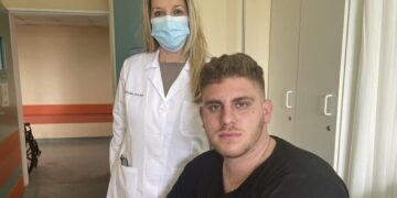 Alldaynews.gr «Επίγειος άγγελος»: Ο 20χρονος Ανδρέας που έσωσε 10 ανθρώπους μέσα από το βαγόνι «2»