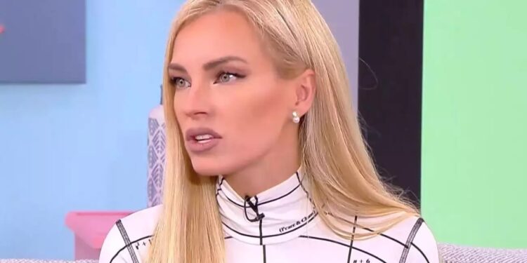 Alldaynews.gr Τζούλια Νόβα για τον πατέρα της: «Δεν θέλω να έχω ξανά επαφές μαζί του»