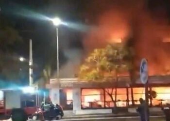 Alldaynews.gr Φωτιά σε εστιατόριο στην Νέα Σμύρνη – Μαρτυρία για εμπρησμό και 1 εγκαυματίας – Απεγκλωβίστηκε μωρό