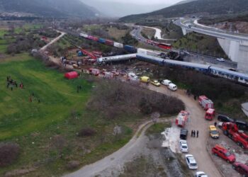 Τέμπη: Εικόνες φρίκης και καταστροφής από ψηλά μετά τη φονική σύγκρουση των τρένων – Δείτε φωτογραφίες