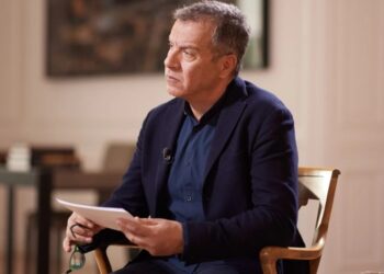 Ο Θεοδωράκης απαντά στους επικριτές του: Νιώθω πως ρώτησα τον Μητσοτάκη ό,τι έπρεπε να ρωτήσω