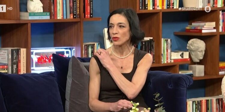 Alldaynews.gr Έλενα Τοπαλίδου: Η σπάνια ερωτική εξομολόγηση για τον σύζυγό της, Νίκο Κουρή – «Έχουμε έντονη σχέση»