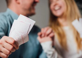 Απίθανη ιστορία! Θύμωσε η γυναίκα του και  πέτυχε 2 φορές Τζακ Ποτ