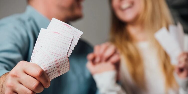 Alldaynews.gr Απίθανη ιστορία! Θύμωσε η γυναίκα του και  πέτυχε 2 φορές Τζακ Ποτ