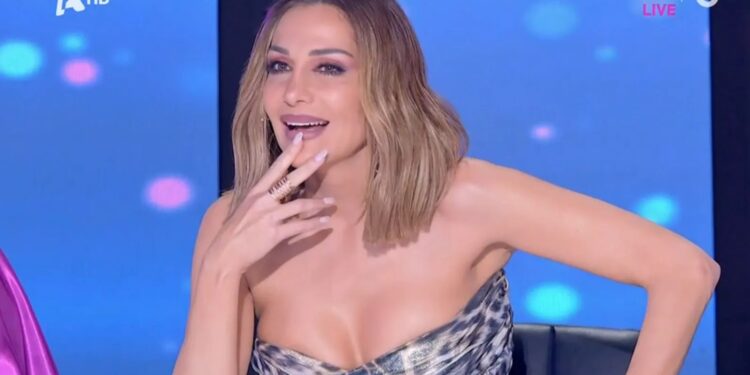 Alldaynews.gr J2US: Κόκαλο η Δέσποινα Βανδή – «Πως θα ήθελες να σου κάνει πρόταση γάμου ο Βασίλης;»