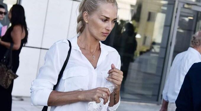 Alldaynews.gr «Ποιος θα μου γυρίσει τον άνδρα μου πίσω;» – Ξεσπά η Βικτώρια Καρύδα μετά τη δίκη για τη δολοφονία Μακρή (video)