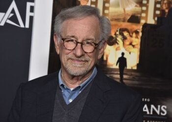 Στίβεν Σπίλμπεργκ: Η κυβέρνηση των ΗΠΑ κρύβει πληροφορίες σχετικά με τα UFO