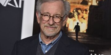 Alldaynews.gr Στίβεν Σπίλμπεργκ: Η κυβέρνηση των ΗΠΑ κρύβει πληροφορίες σχετικά με τα UFO