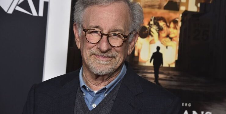 Alldaynews.gr Στίβεν Σπίλμπεργκ: Η κυβέρνηση των ΗΠΑ κρύβει πληροφορίες σχετικά με τα UFO