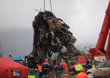 Σύγκρουση τρένων στα Τέμπη: «Μαμά μου έλα να με πάρεις» – Συγκλονίζει 22χρονη που βγήκε ζωντανή