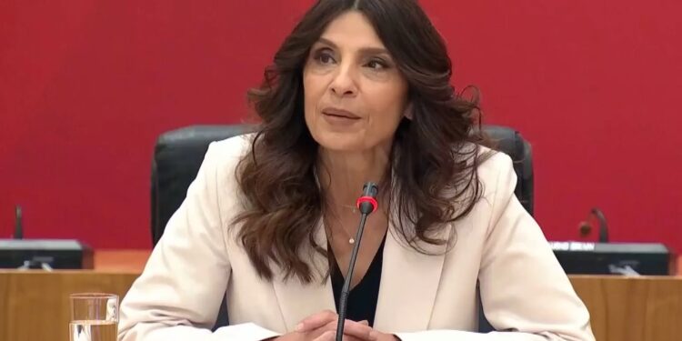 Alldaynews.gr Πόπη Τσαπανίδου: «Ωραίο το κείμενο που έγραψαν οι επικοινωνιολόγοι στον κ. Μητσοτάκη, μόνο που άργησαν πέντε ημέρες»