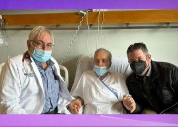 Alldaynews.gr Ανδρέας Μικρούτσικος: Πρώτη φωτογραφία μετά το εξιτήριο από τη ΜΕΘ (video)