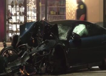 Φρικτό τροχαίο: 32χρονη με Πόρσε σκότωσε 33χρονο και καρφώθηκε σε στύλο- Είχε βγει από μαγαζί με την κοπέλα του (φωτο, video)