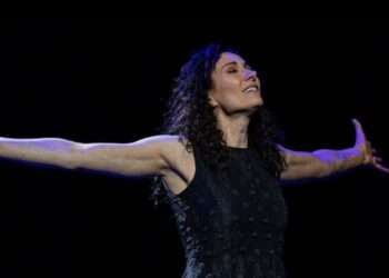 Alldaynews.gr “Δυστυχώς, ξέρω τον πόνο”: Σε κακή κατάσταση η ηθοποιός που απέβαλε πάνω στη σκηνή μπροστά σε 2.000 άτομα