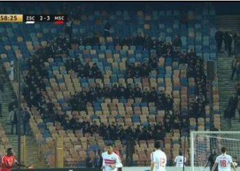 Επικό: Οπαδοί διαμαρτυρήθηκαν για την κακή εικόνα της ομάδας τους σχηματίζοντας μια θυμωμένη φατσούλα