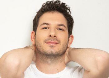 Alldaynews.gr Γιώργος Περρής: «Είμαι γκέι, ανακουφισμένος και περήφανος – Με είχαν αναγκάσει από δισκογραφική να μην το αποκαλύψω δημόσια»