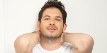 Alldaynews.gr Γιώργος Περρής: «Είμαι γκέι, ανακουφισμένος και περήφανος – Με είχαν αναγκάσει από δισκογραφική να μην το αποκαλύψω δημόσια»