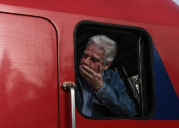 Τρένα: Συγκινημένος ο πρόεδρος του ΟΣΕ στο πρώτο δρομολόγιο μετά τη σύγκρουση των τρένων στα Τέμπη(Φωτογραφίες)