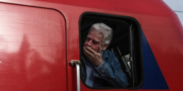 Alldaynews.gr Τρένα: Συγκινημένος ο πρόεδρος του ΟΣΕ στο πρώτο δρομολόγιο μετά τη σύγκρουση των τρένων στα Τέμπη(Φωτογραφίες)