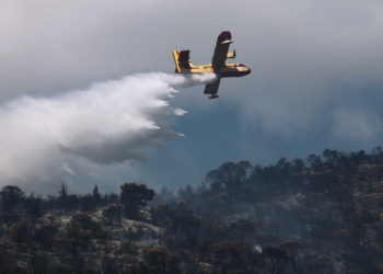 Μεγάλη φωτιά στα Μέγαρα – Σηκώθηκαν και δύο αεροσκάφη