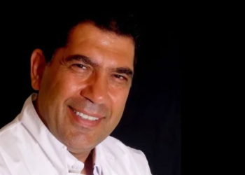 Στα κρατητήρια ο πλαστικός χειρουργός Γιάννης Λύρας – Χτύπησε 92χρονη για τα κοινόχρηστα