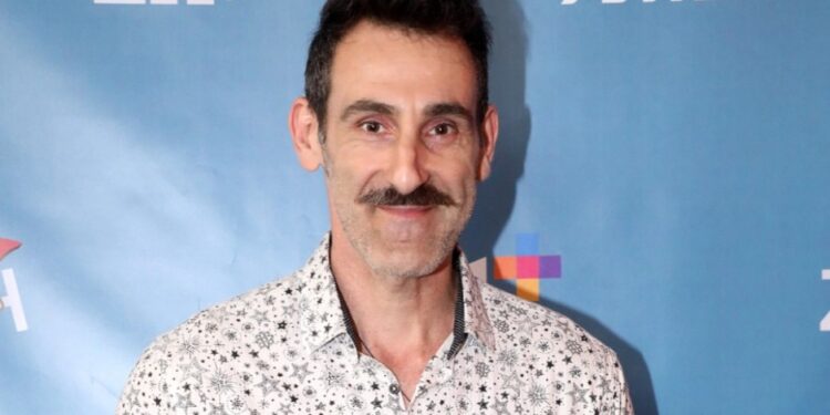 Γιώργος Κοψιδάς: «Ήταν φυσιολογικό για μένα να είμαι με μία ξένη μαύρη γυναίκα, έγκυο στο παιδί κάποιου άλλου»