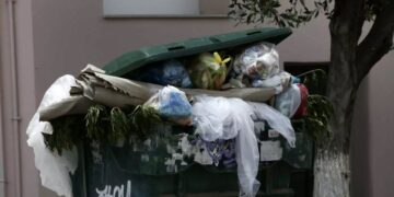Alldaynews.gr Απίστευτο! Τσακώθηκε με τον γείτονα του για τον κάδο σκουπιδιών και του δάγκωσε την μύτη