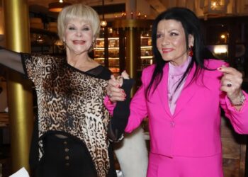 Μαρία Ιωαννίδου: Γιόρτασε τα γενέθλιά της με τη Ζωζώ Σαπουντζάκη[Φωτογραφίες]