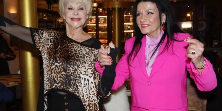 Μαρία Ιωαννίδου: Γιόρτασε τα γενέθλιά της με τη Ζωζώ Σαπουντζάκη[Φωτογραφίες]