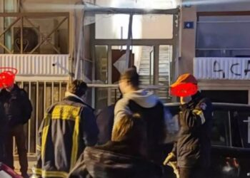 Πτολεμαΐδα: Έκρηξη σε πολυκατοικία – Βρέθηκε μπιτόνι με εύφλεκτο υλικό