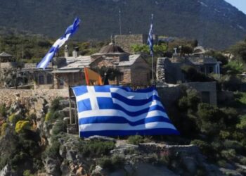Κωνσταντίνος Φλώρος: To «ευχαριστώ» του αρχηγού ΓΕΕΘΑ σε μοναχό του Αγίου Όρους που ευλογεί τους πιλότους