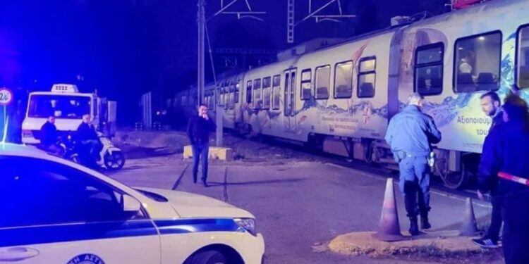 Τραγικό Συμβάν: Συρμός του Προαστιακού παρέσυρε 16χρονο στον Ταύρο – Νοσηλεύεται διασωληνωμένος