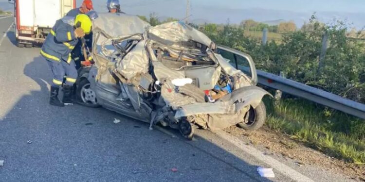 Τραγωδία στην άσφαλτο: 38χρονος Λοχίας και 30χρονη τα θύματα του φονικού τροχαίου[Φωτογραφίες]