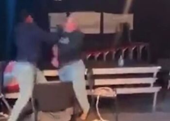 Μαθητής έριξε μπουνιά στον καθηγητή του επειδή δεν του έδινε πίσω το κινητό του