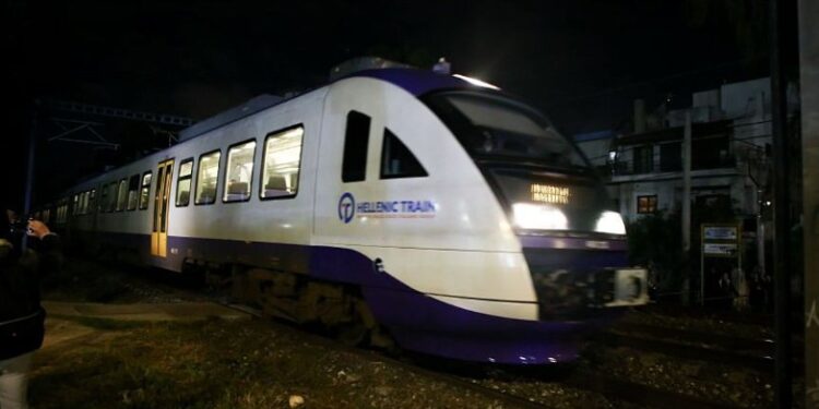 «Πετάχτηκε για να αυτοκτονήσει»: Θρίλερ με την παράσυρση του 16χρονου από τον προαστιακό -Νέα στοιχεία