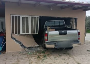 Κρήτη: Αγροτικό που εισέβαλλε σε σπίτι! Απίστευτες Εικόνες