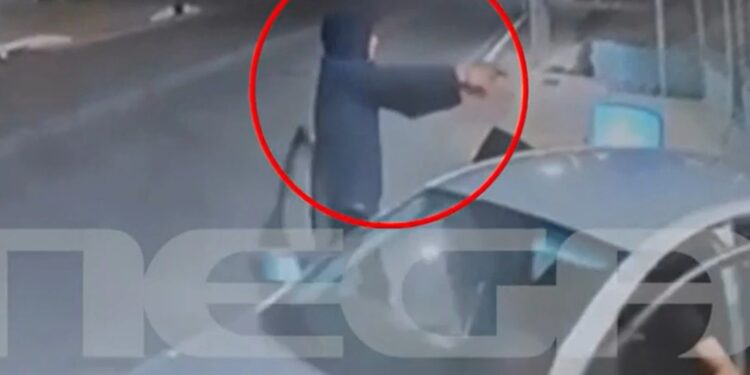 Alldaynews.gr Βίντεο ντοκουμέντο από πυροβολισμούς και εμβολισμό περιπολικού στα Άνω Λιόσια