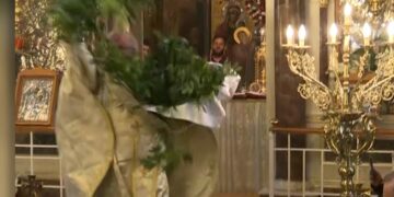 Alldaynews.gr Χίος: «Σεισμός» στην πρώτη Ανάσταση με τον ιερέα που έχει γίνει viral για το σάλτο του