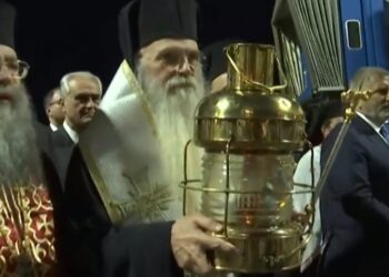 Στην Αθήνα το Άγιο Φως – Με ειδικές πτήσεις θα μεταφερθεί σε όλη την Ελλάδα[video]