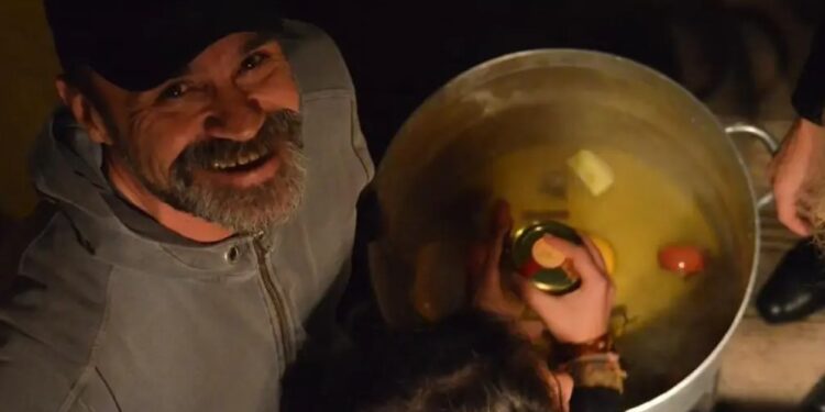 Καταγγελία από τον Πολυχρονόπουλο του «Άλλου Ανθρώπου» – Γείτονες έφεραν τη Δημοτική Αστυνομία να δει αν έχω άδεια