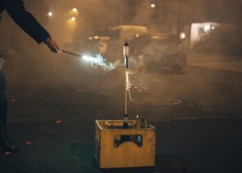 Αρκαδία: Τέσσερα άτομα στο νοσοκομείο με σοβαρά τραύματα από βεγγαλικά