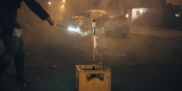 Αρκαδία: Τέσσερα άτομα στο νοσοκομείο με σοβαρά τραύματα από βεγγαλικά